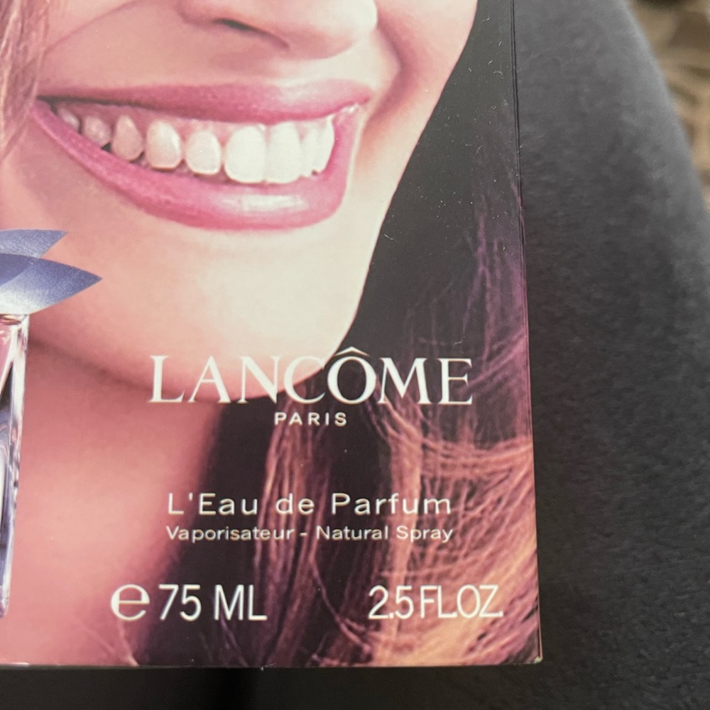 La vie est Belle Lancome eau de perfume 2.5 fl oz - Picture 3 of 3